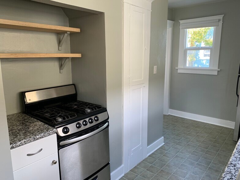 Building Photo - 3532 Helms Ave