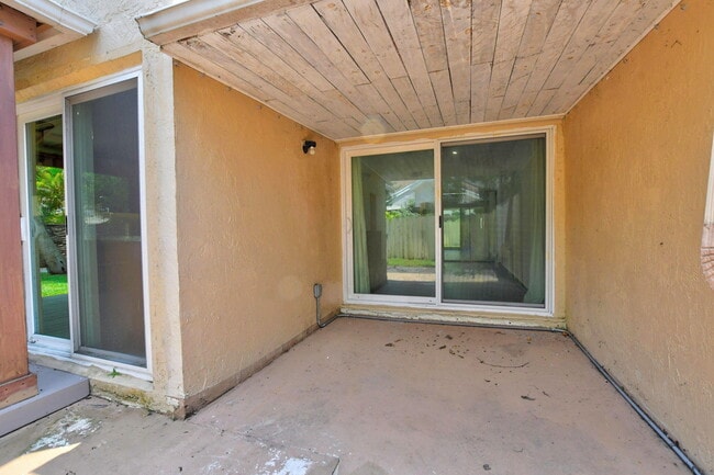 Building Photo - 7813 Kenway Pl W