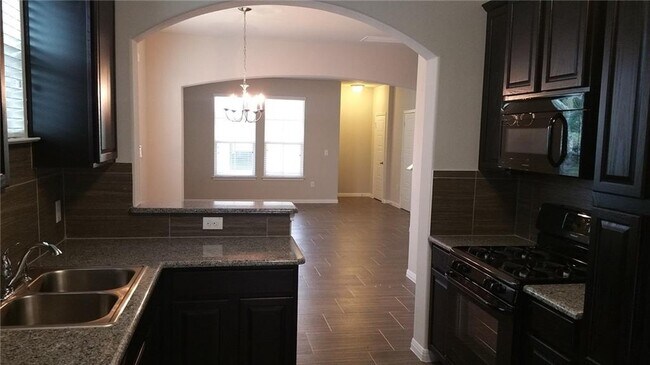 Building Photo - 517 N Heatherwilde Blvd