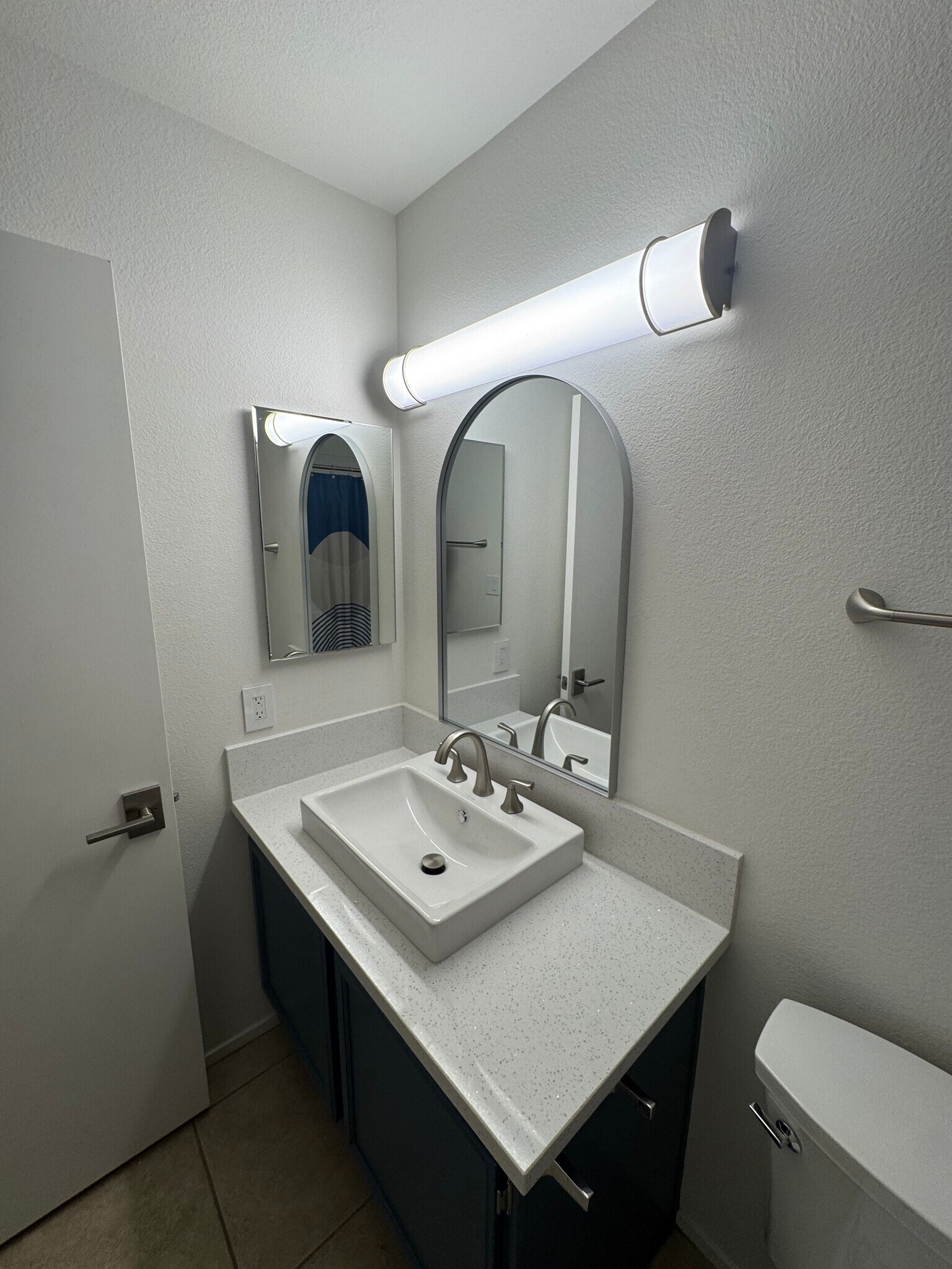 Building Photo - 1575 W Warm Springs Rd