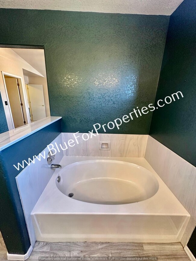 Building Photo - 3062 W Country Fair Dr