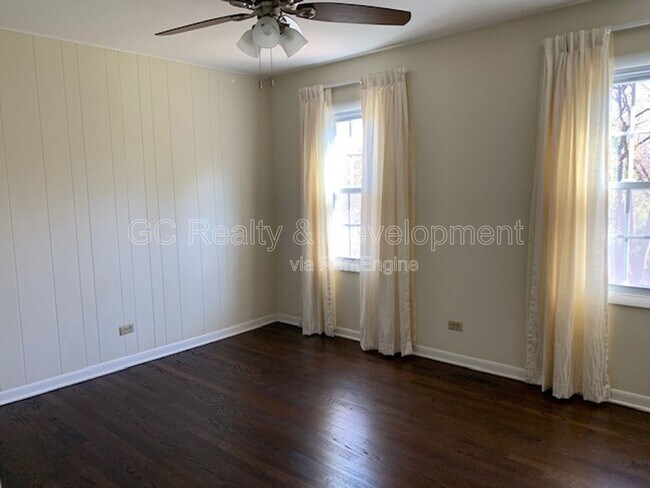 Building Photo - 87 W Surrey Ln