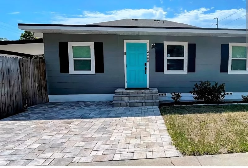 Primary Photo - 2400 15th Ave N