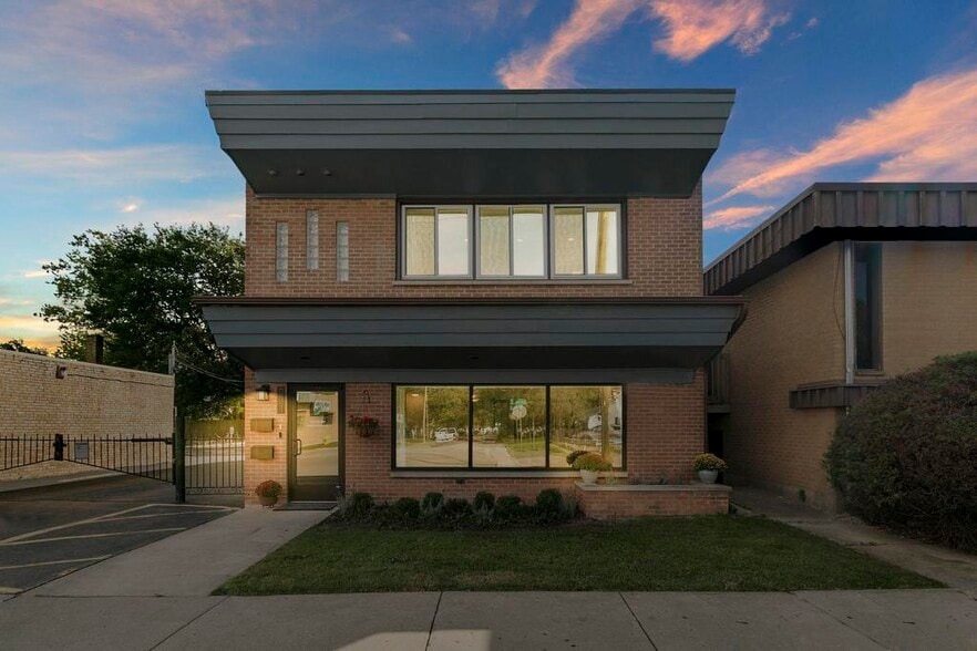 Building Photo - 931 W Glen Flora Ave