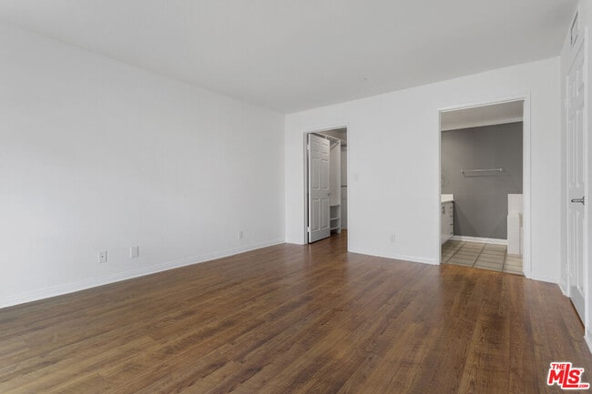 Building Photo - 12000 Goshen Ave