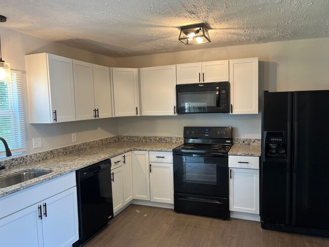 Building Photo - Remodeled 3 bedroom! MOVE IN SPECIAL! $200...