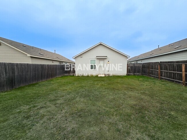 Building Photo - 7018 Winding Shelf