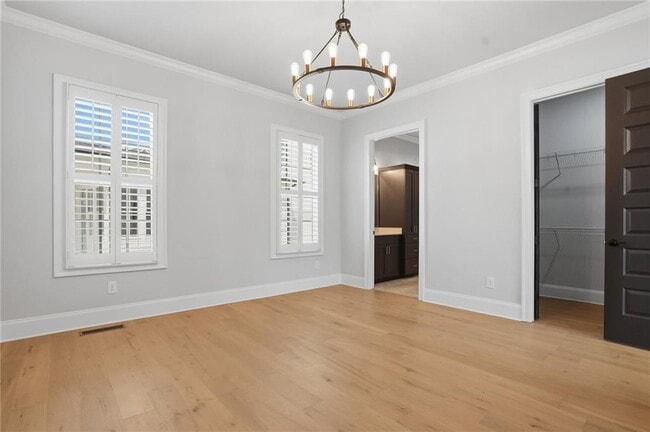 Building Photo - 1254 Six Sisters St