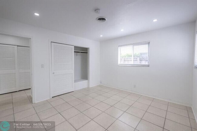 Building Photo - 930 Orange Isle