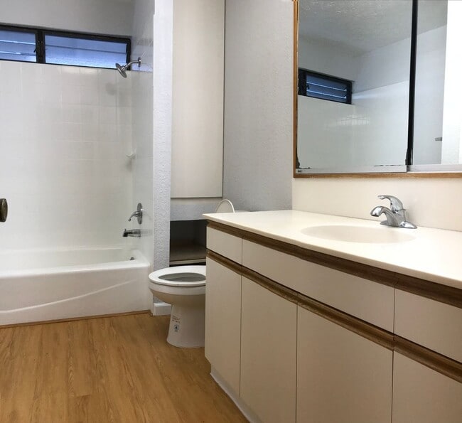 Building Photo - Spacious 5 Bedroom, 2 Bath, 2 Car Carport,...