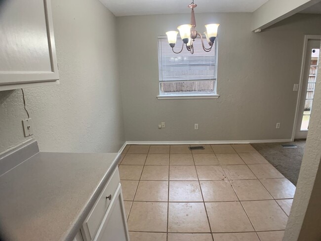 Building Photo - 3 Bedroom Edmond Duplex