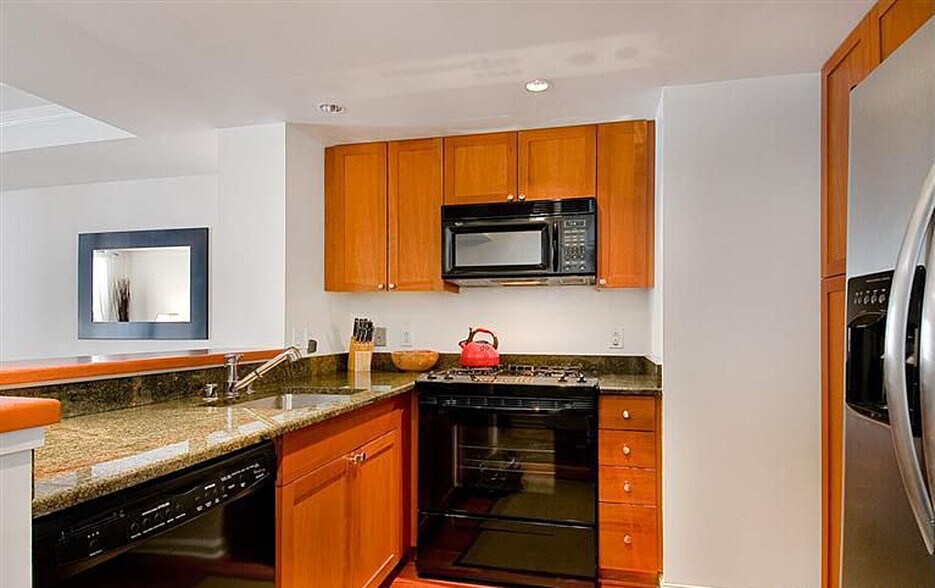 Building Photo - 400 Beale St, Unit #1110