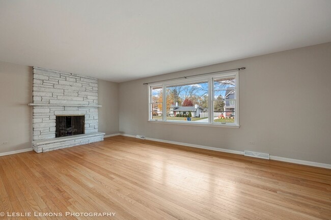 Building Photo - 320 Elmwood Dr