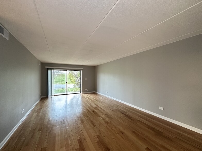 Building Photo - 525 N Quentin Rd