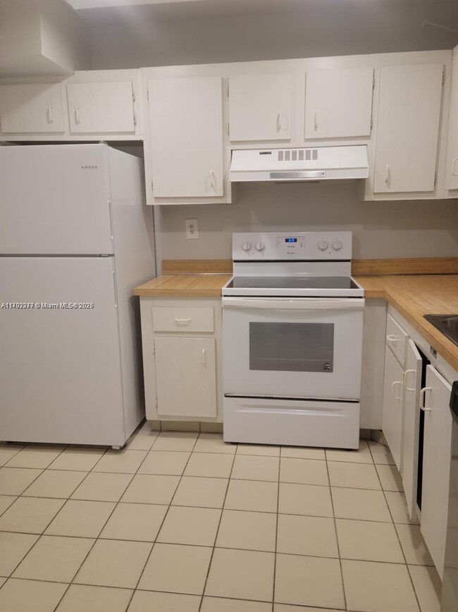Building Photo - 1800 SW 81st Ave