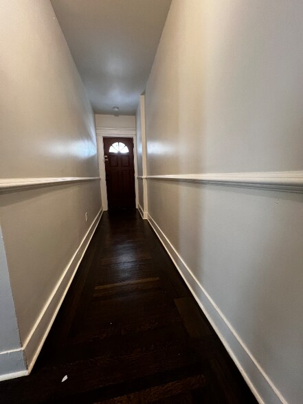 Building Photo - 879 Elm St