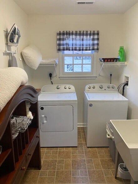 Laundry Room - 108 George St