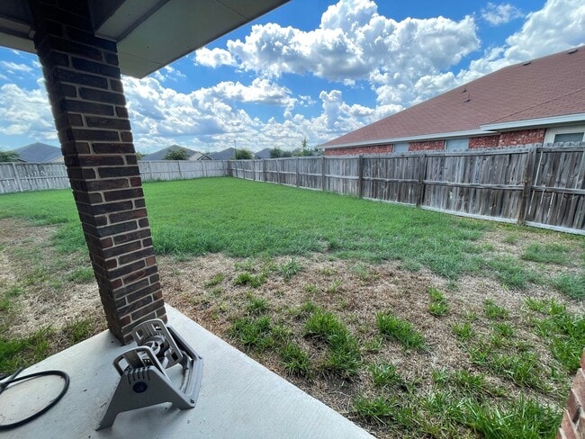 Building Photo - 1906 Charleston Ct