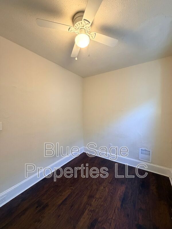Building Photo - 758 Saville Ave