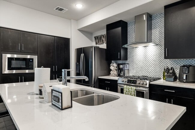 Building Photo - 3225 Sioux Trl