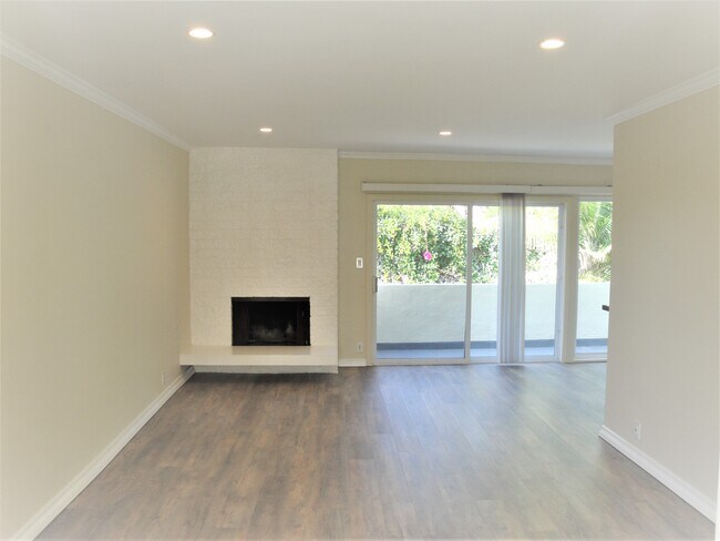 Building Photo - 3615 Greenfield Ave