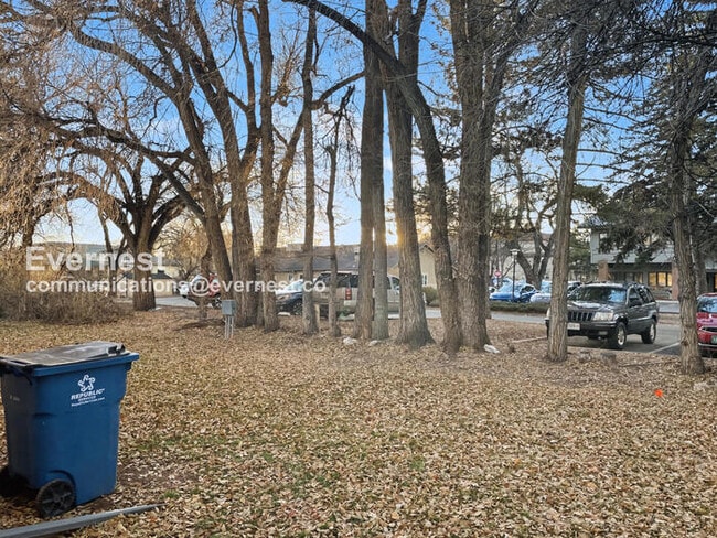 Building Photo - 1305 Burton Ct