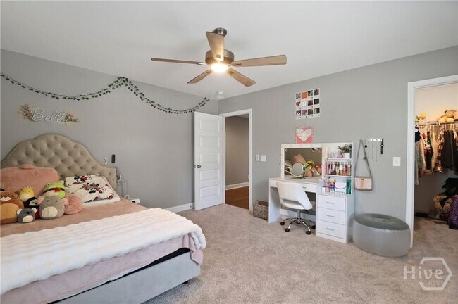 Building Photo - Perfect blend of luxury and comfort