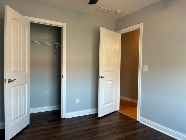 Building Photo - 137 Twin Lakes Dr
