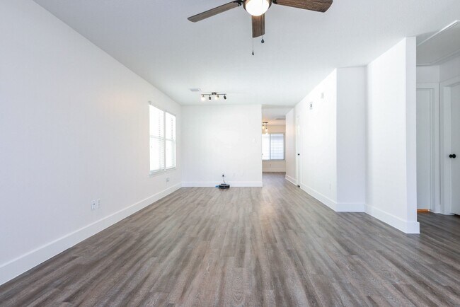 Building Photo - 10225 Farrell Dr