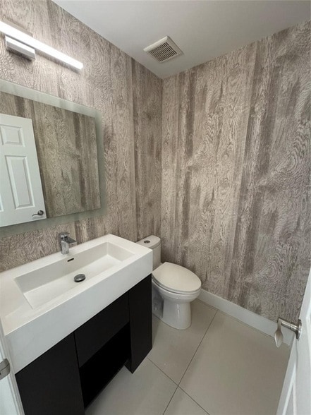 Building Photo - 2710 NE 184th Terrace