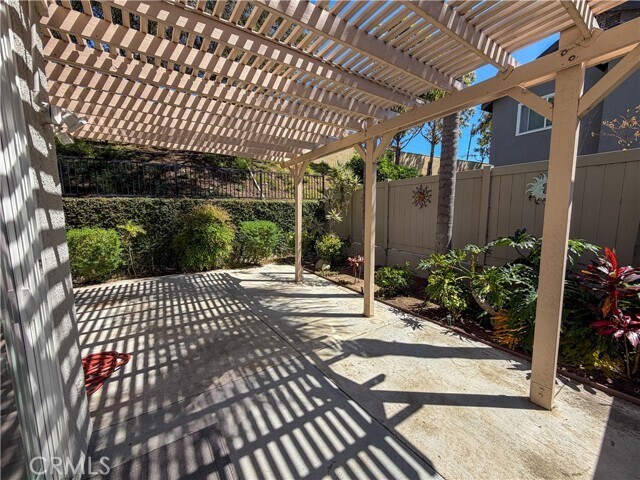 Building Photo - 821 N Siavohn Dr