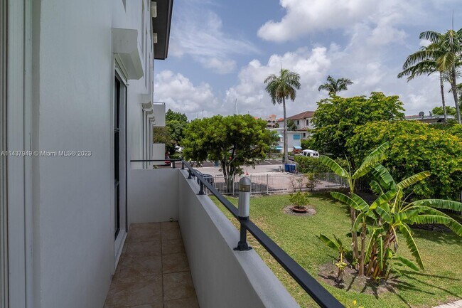 Building Photo - 76 Isle of Venice Dr