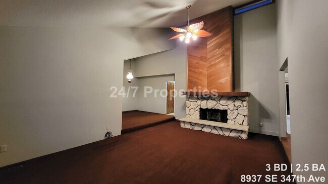 Building Photo - Not-So-Boring Living - 3BD Home with a View of Mt. Hood
