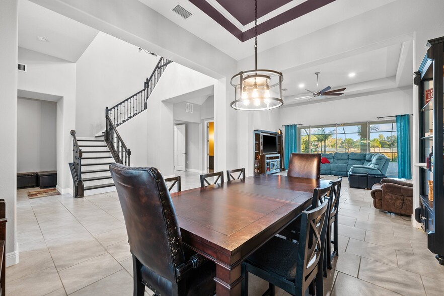 Building Photo - 7484 Ripetta St