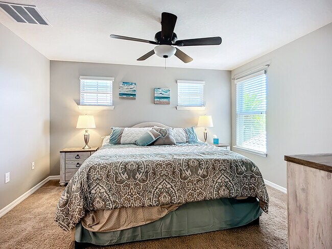 Building Photo - 3009 Esmeralda Dr