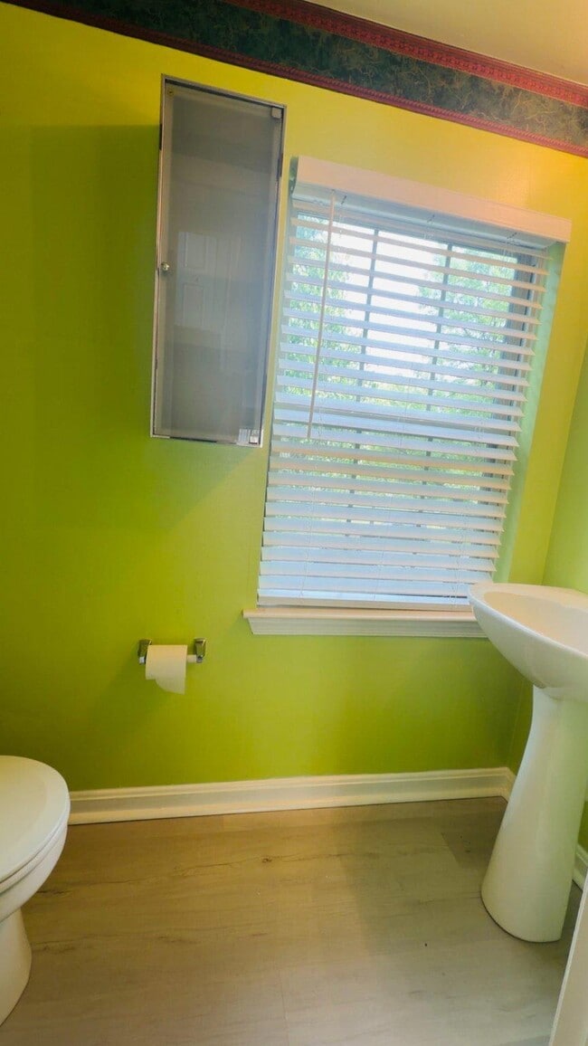 Building Photo - 6615 Buskin Ln