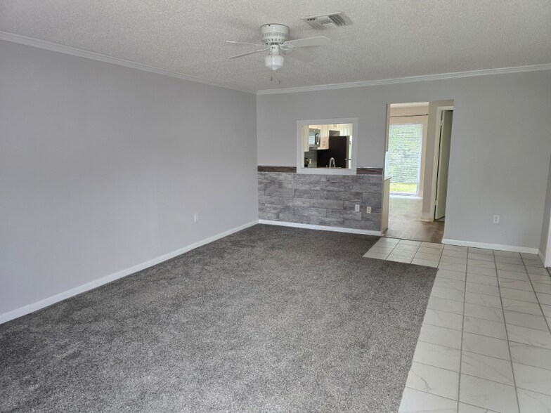 Building Photo - 843 Cambridge Ct