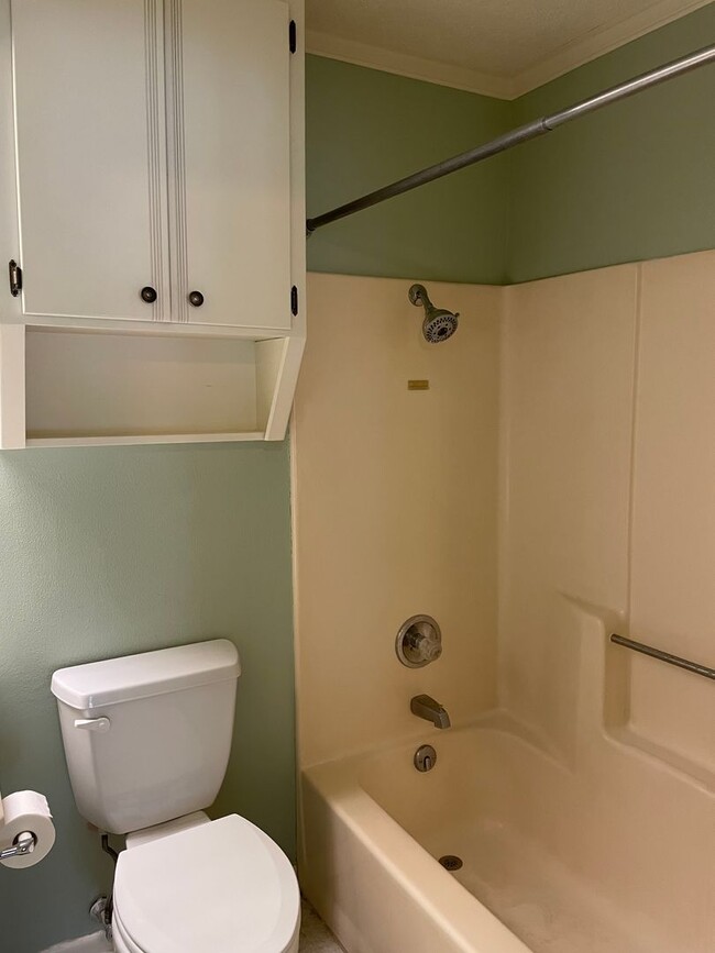 Building Photo - Available Now! Charming 2-Bedroom, 2-bath ...