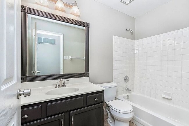 Building Photo - Stunning 3 Bed 3 Bath Ranch In Chesterfiel...