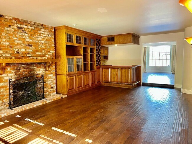 Building Photo - HUGE Encino House with Pool/Jacuzzi, 2 Car Garage and Lots of Space!