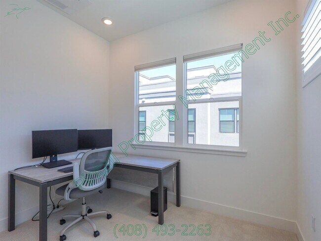 Building Photo - 1107 Artemisia Ter