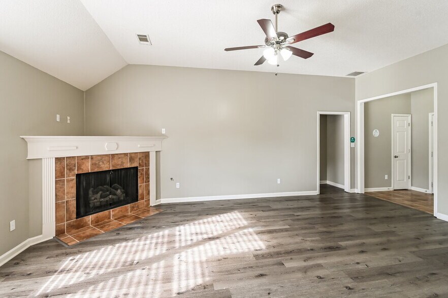 Building Photo - 85 Whispering Ridge Cove