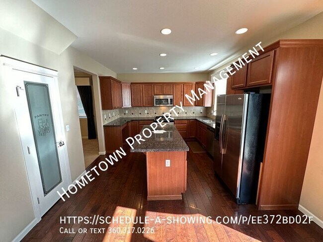 Building Photo - Custom 5 Bedroom Home in Freestone Station...