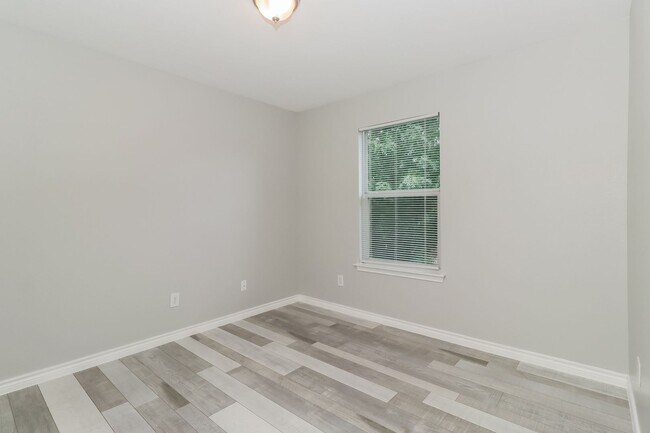 Building Photo - Amazing home ready to move in!