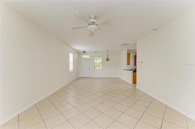 Building Photo - 15121 Searobbin Dr