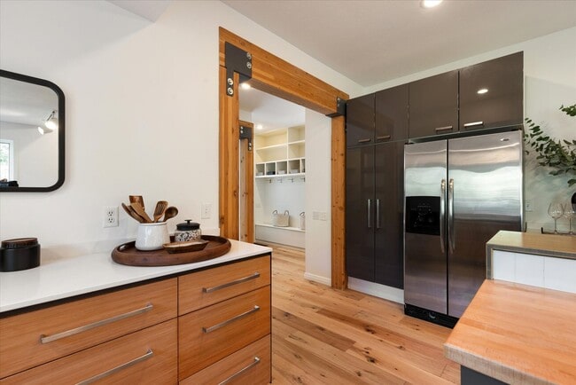 Building Photo - Open Concept Historic Home in Downtown Boz...