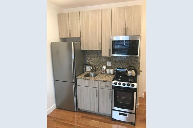Building Photo - CHELSEA/BOSTON NO BROKER OR RENTAL FEES!! ...