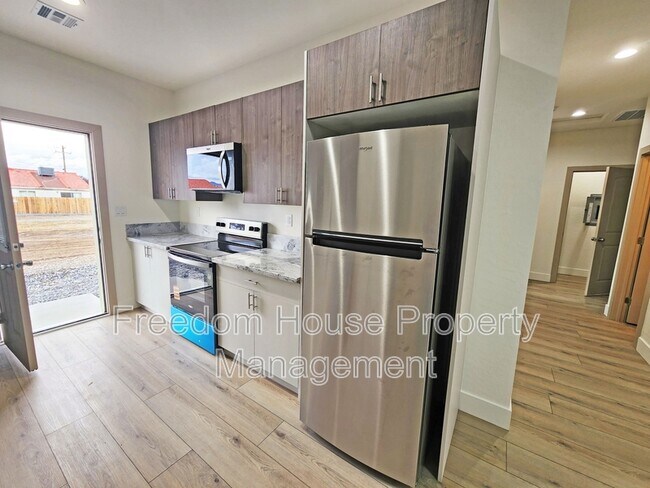 Building Photo - 1340 Arrowhead St