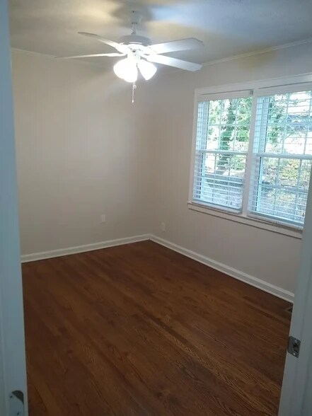 Building Photo - 339 Stokes Ave SE