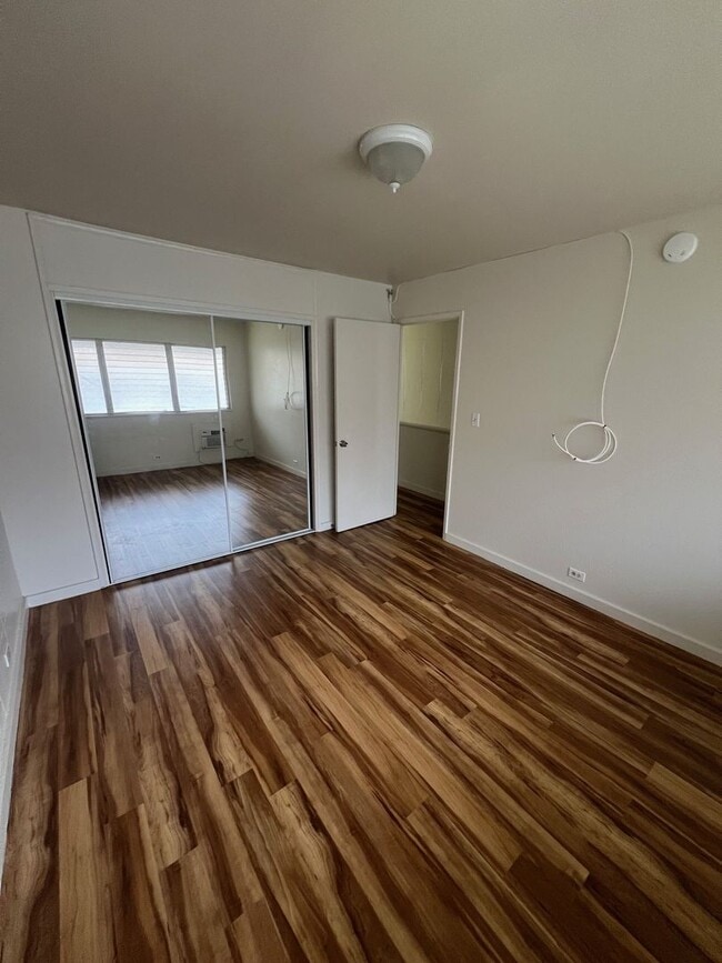 Building Photo - 2-bed 2-bath 1- parking Tropic Gardens Town House for rent!